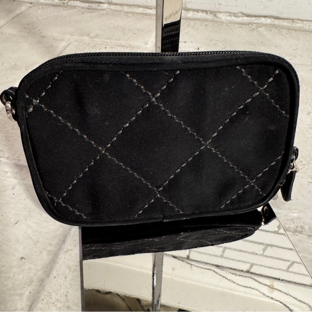 VERA BRADLEY like new small zippered black quilted pouch w/floral interior